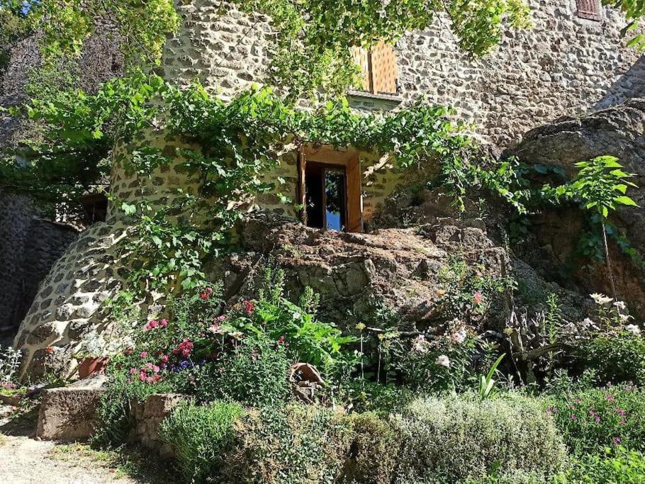 Gite Le Rocher Du Chateau De Retourtour Lamastre Eksteriør billede